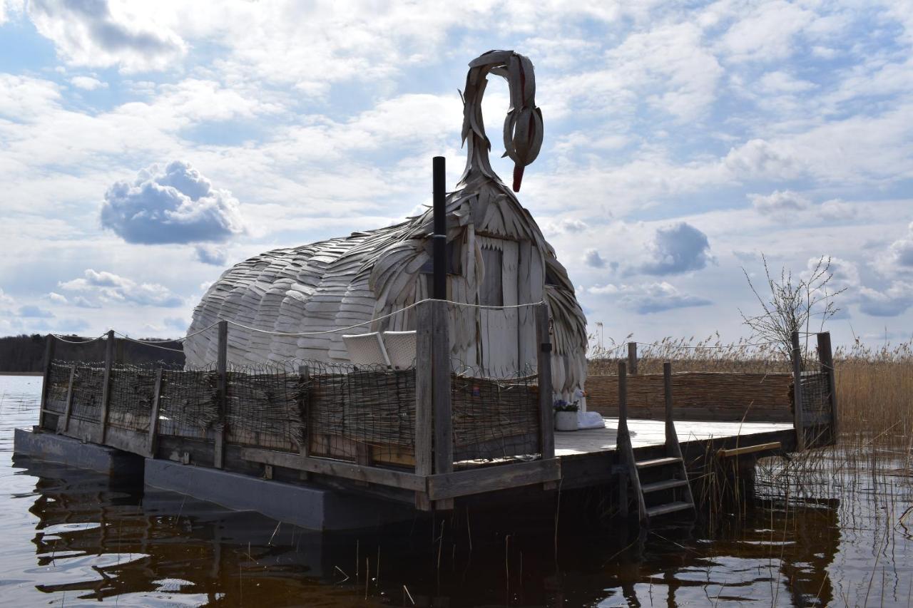 Botel Gulbju Maja - Swan House Usma